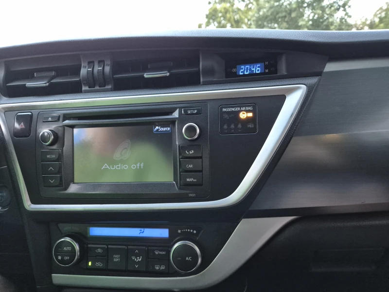 Toyota Auris, снимка 6 - Автомобили и джипове - 52685319