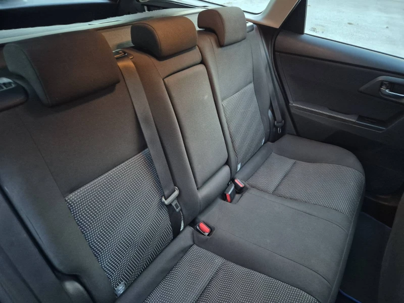 Toyota Auris, снимка 5 - Автомобили и джипове - 52685319