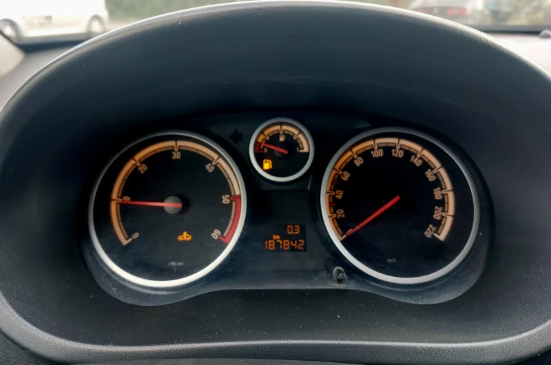 Opel Corsa 1.3 , снимка 9 - Автомобили и джипове - 52599188