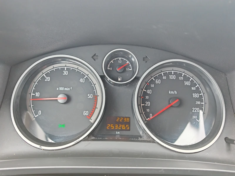 Opel Zafira 1.9 CDTI, снимка 3 - Автомобили и джипове - 52818326