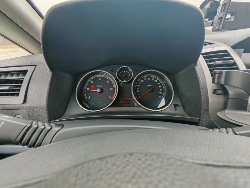 Opel Zafira 1.9 CDTI, снимка 8 - Автомобили и джипове - 52818326
