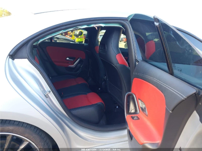 Mercedes-Benz CLA 250 AMG-PACK* DIGITAL* ПОДГРЕВ* 360* PANO, снимка 9 - Автомобили и джипове - 52920775