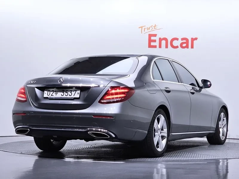 Mercedes-Benz E 200 Avantgarde, снимка 2 - Автомобили и джипове - 56018329