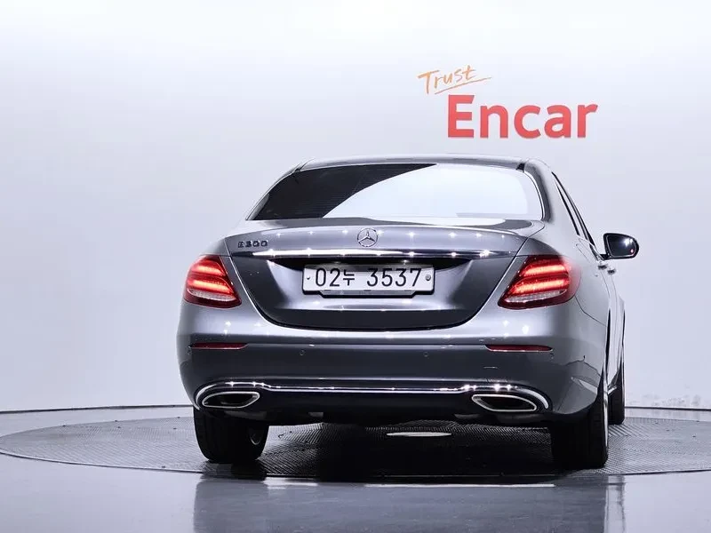 Mercedes-Benz E 200 Avantgarde, снимка 4 - Автомобили и джипове - 56018329