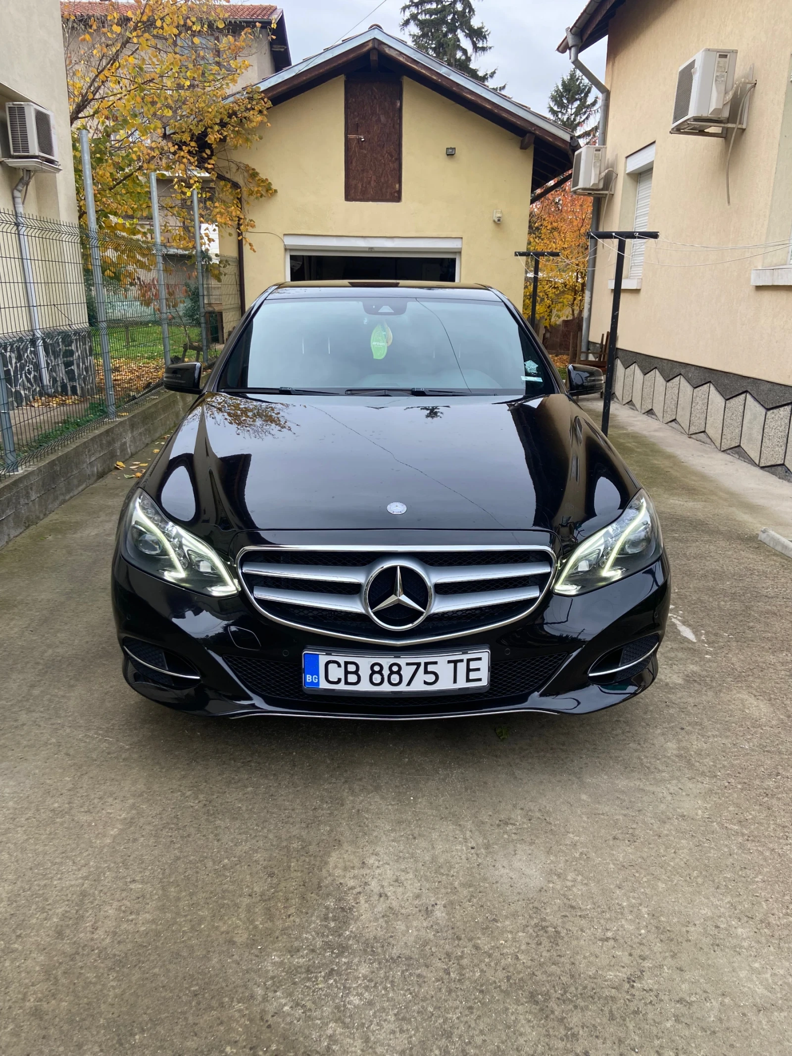 Mercedes-Benz E 220 E220 7G tronic 177к.с., снимка 1