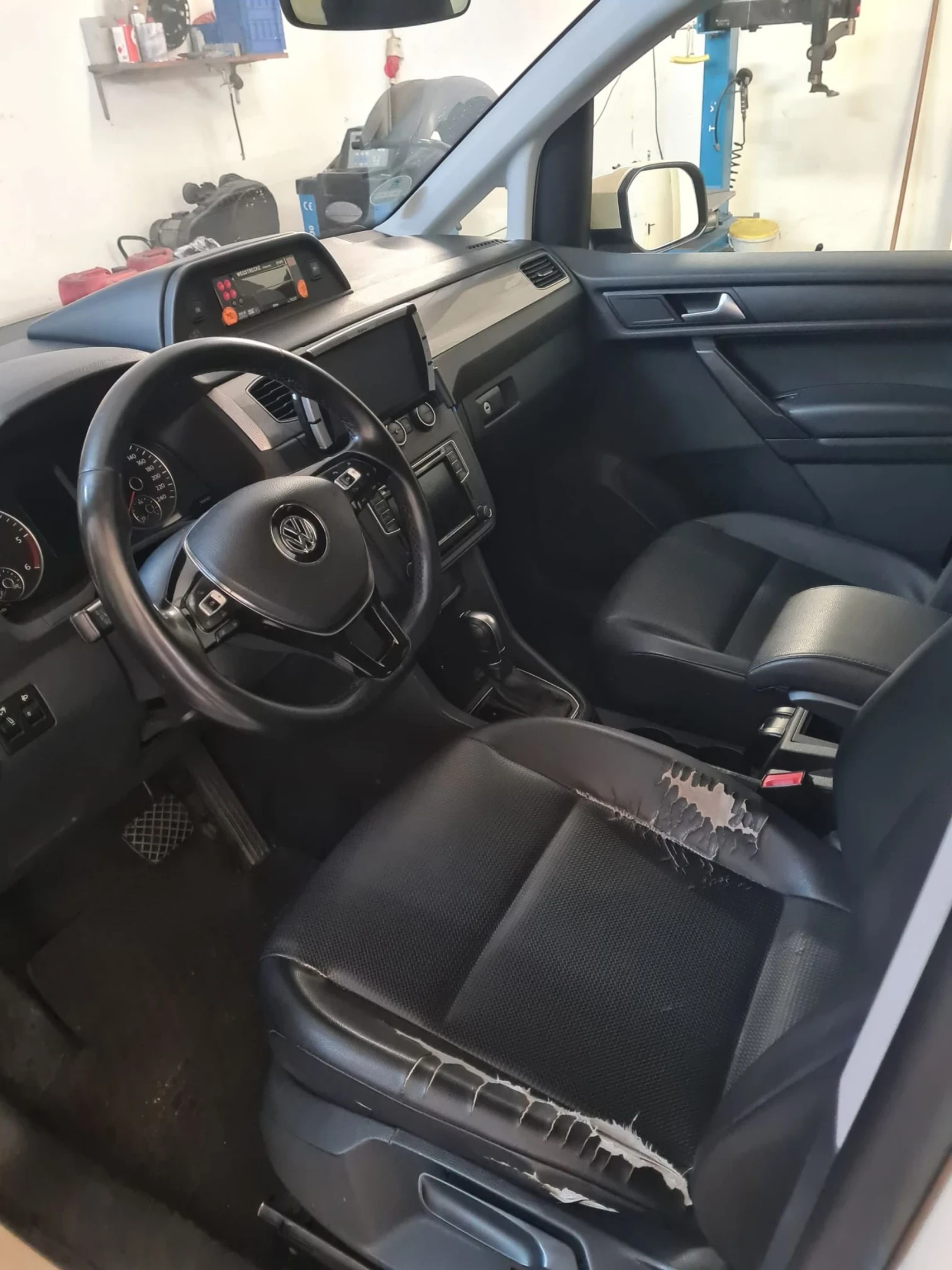 VW Caddy 2018г Автоматик инвалидна рампа - изображение 3