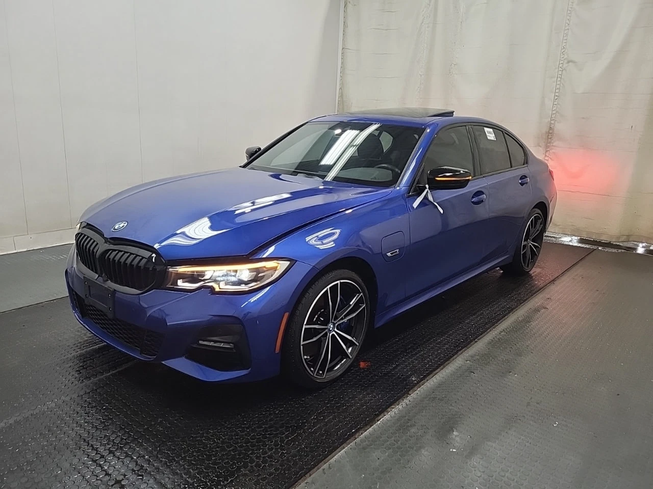 BMW 330 AWD * CARFAX * АвтоКредит * Цена до България*  - изображение 2