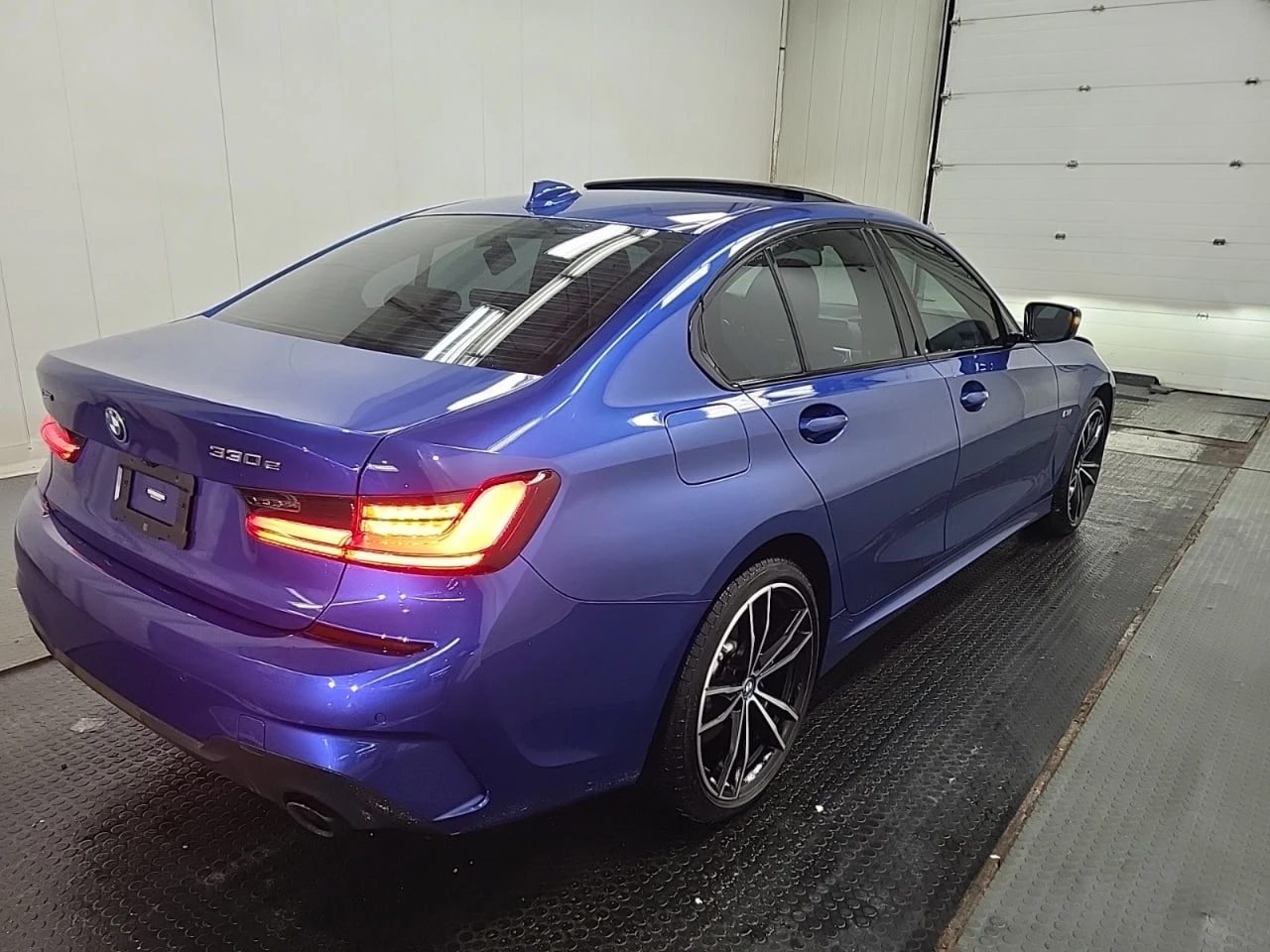 BMW 330 AWD * CARFAX * АвтоКредит * Цена до България*  - изображение 3