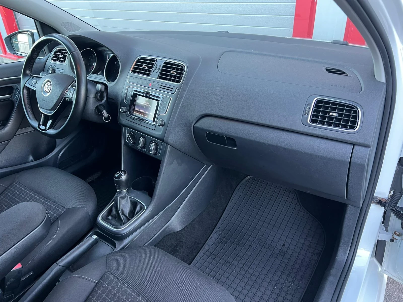 VW Polo 1.0I HIGHLINE NAVI KLIMATIK EVRO 6B !!! | Mobile.bg   15