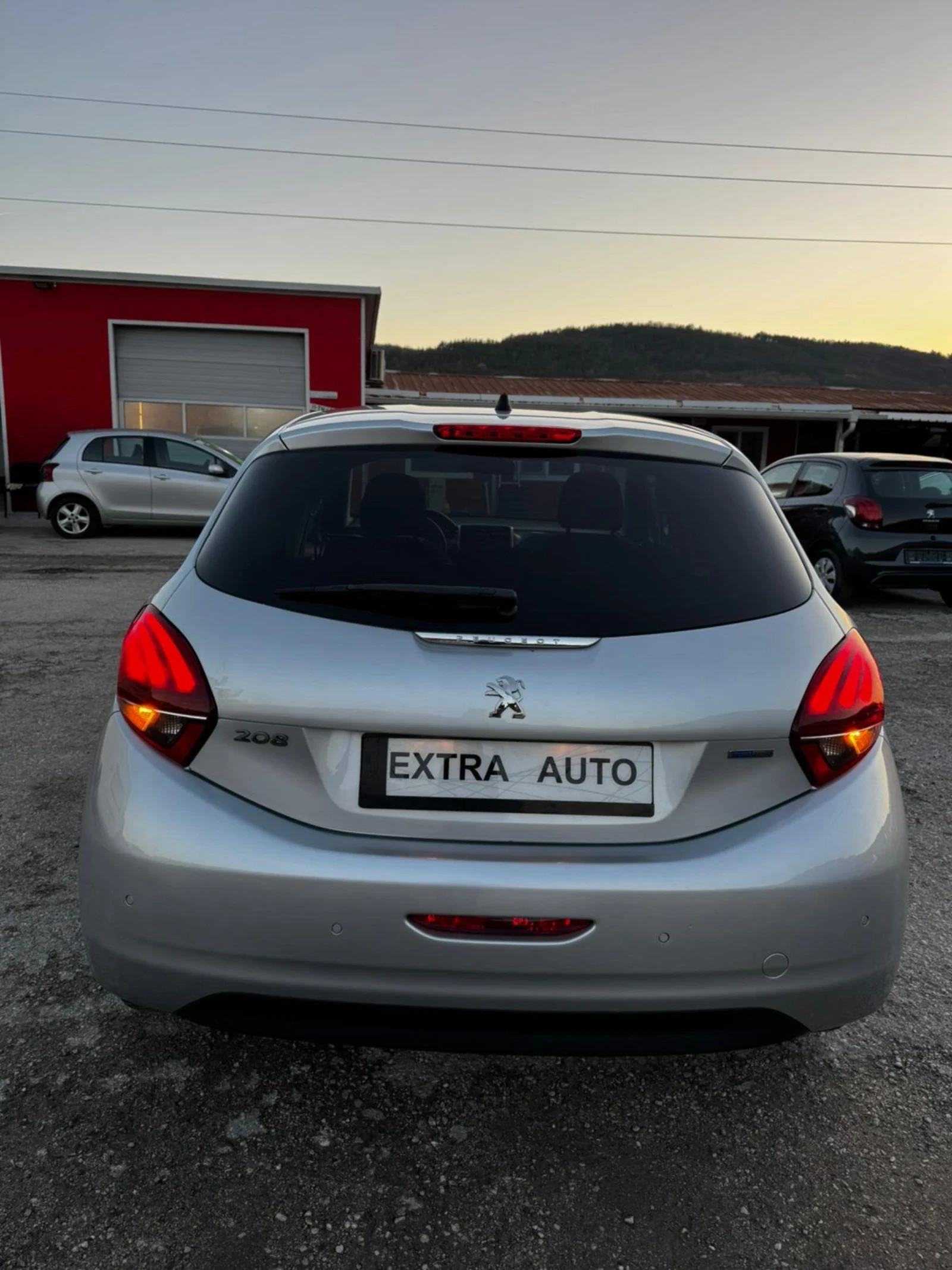 Peugeot 208 1.2i, EURO 6, FACELIFT, 90000 km  - изображение 3