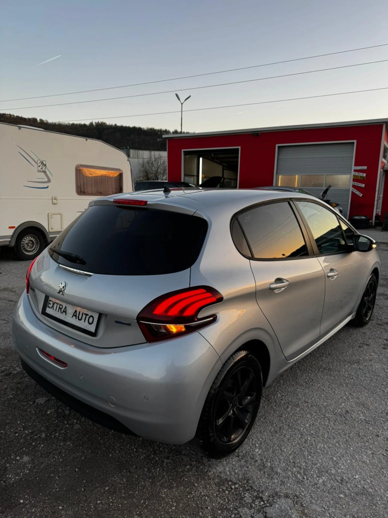 Peugeot 208 1.2i, EURO 6, FACELIFT, 90000 km  - изображение 5