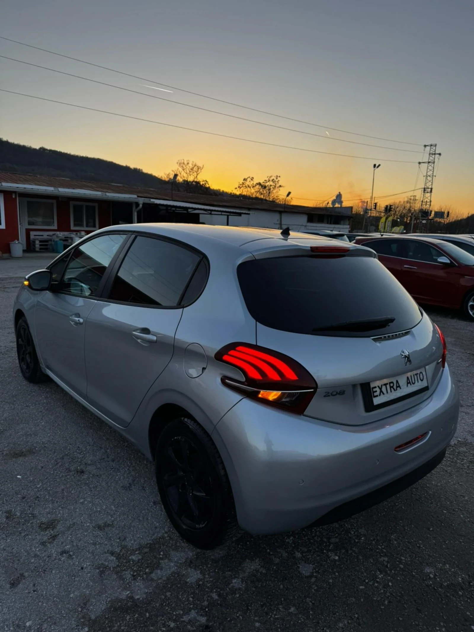 Peugeot 208 1.2i, EURO 6, FACELIFT, 90000 km  - изображение 2