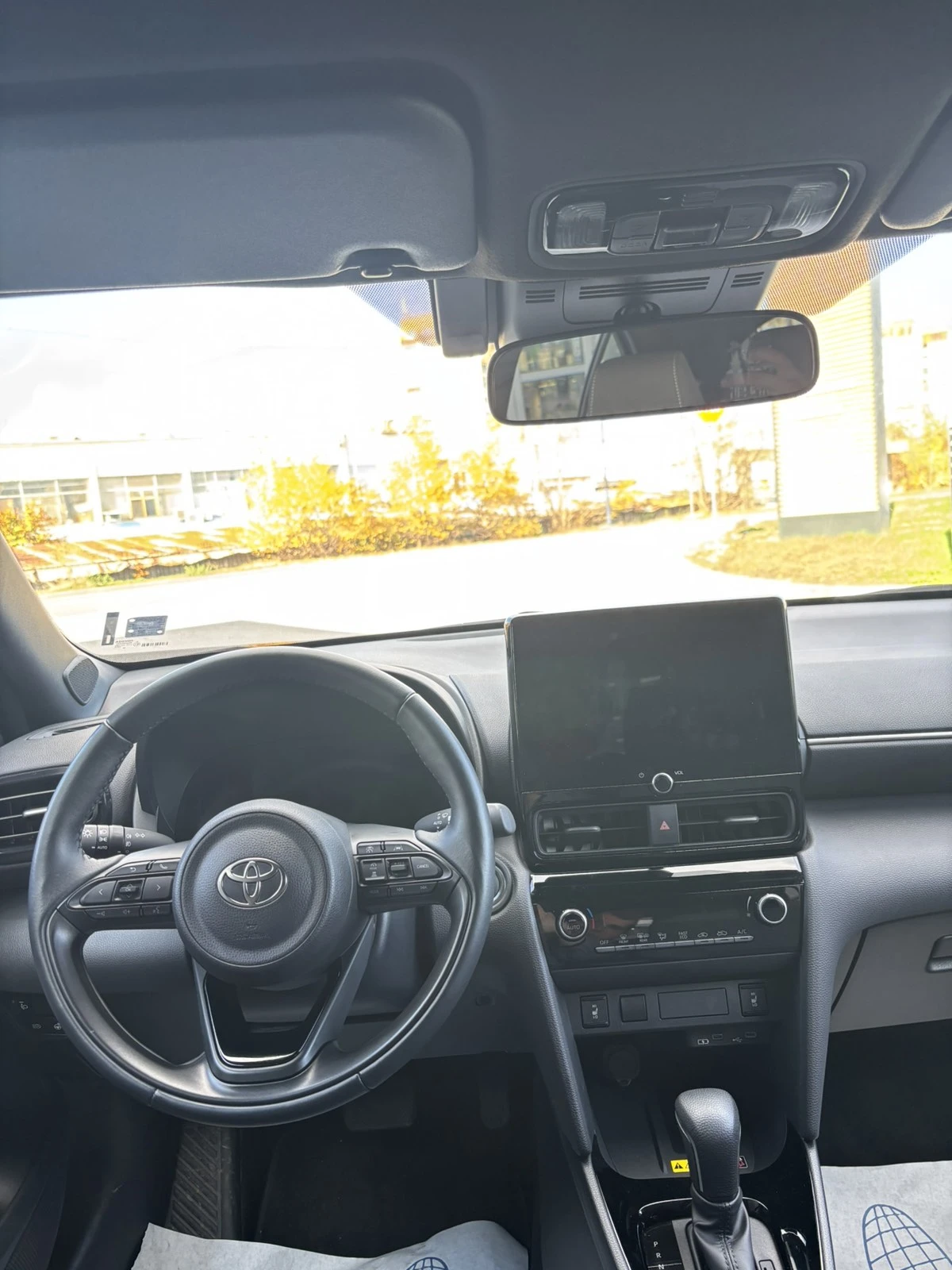 Toyota Yaris Cross HYBRID CHIC 2WD - изображение 9