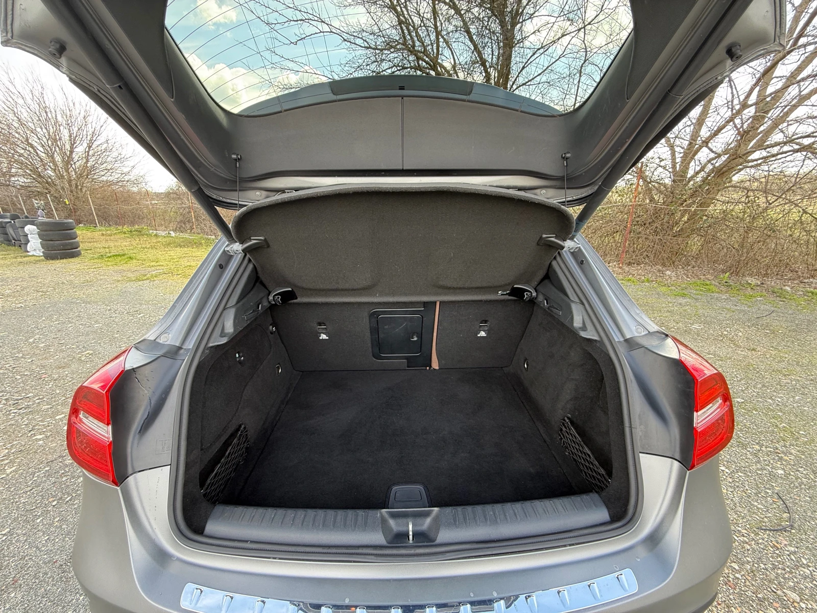 Mercedes-Benz GLA 180 MATT ED. AUT. NAVI ШВЕЙЦАРИЯ, снимка 14 - Автомобили и джипове - 54085853