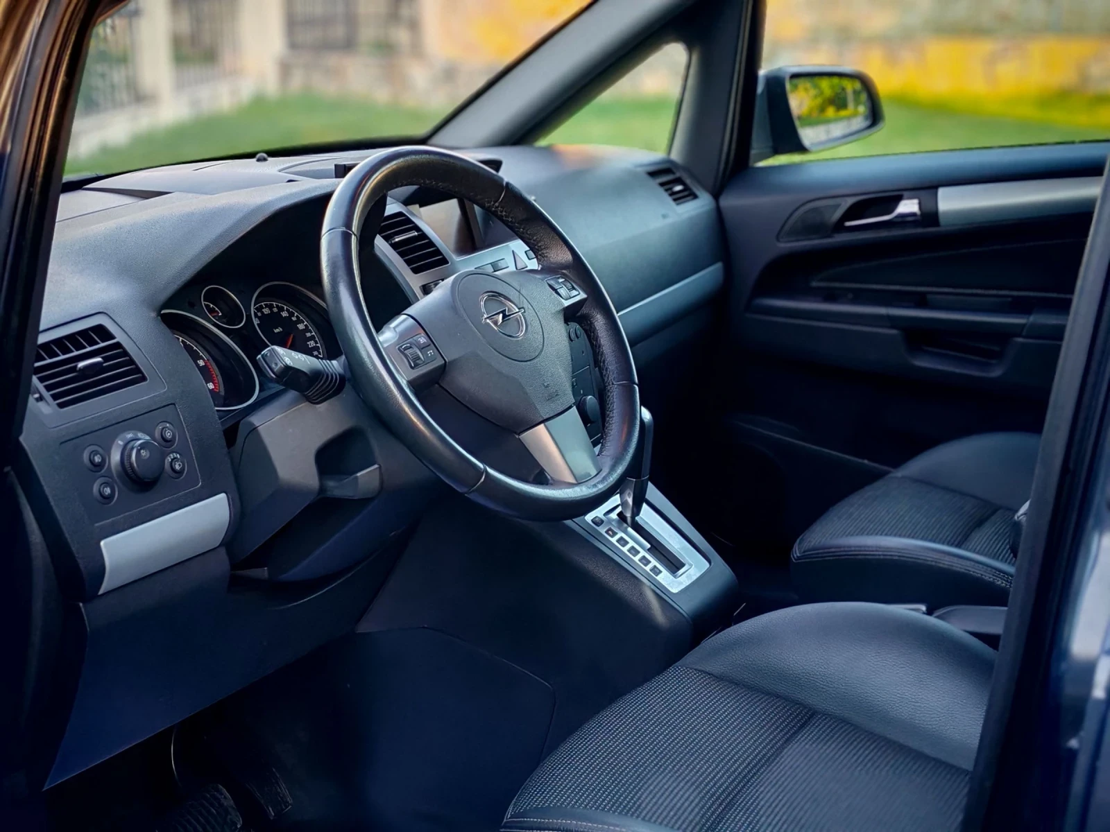 Opel Zafira 1.9CDTI(150)* АВТОМАТИК* COSMO-EDITION* НОВ ВНОС* , снимка 11 - Автомобили и джипове - 54692241