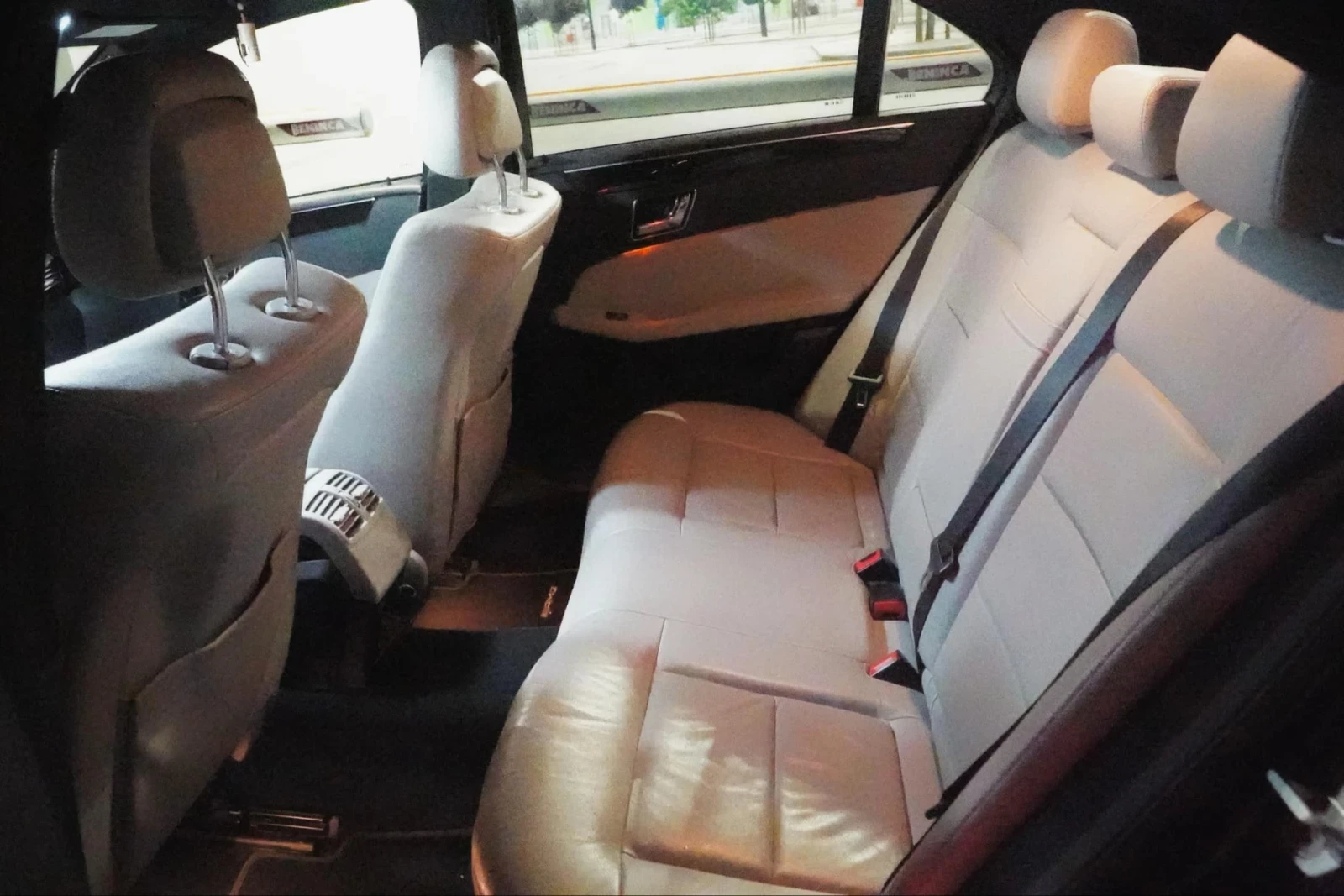Mercedes-Benz E 250 AMG LINE, снимка 15 - Автомобили и джипове - 55009681
