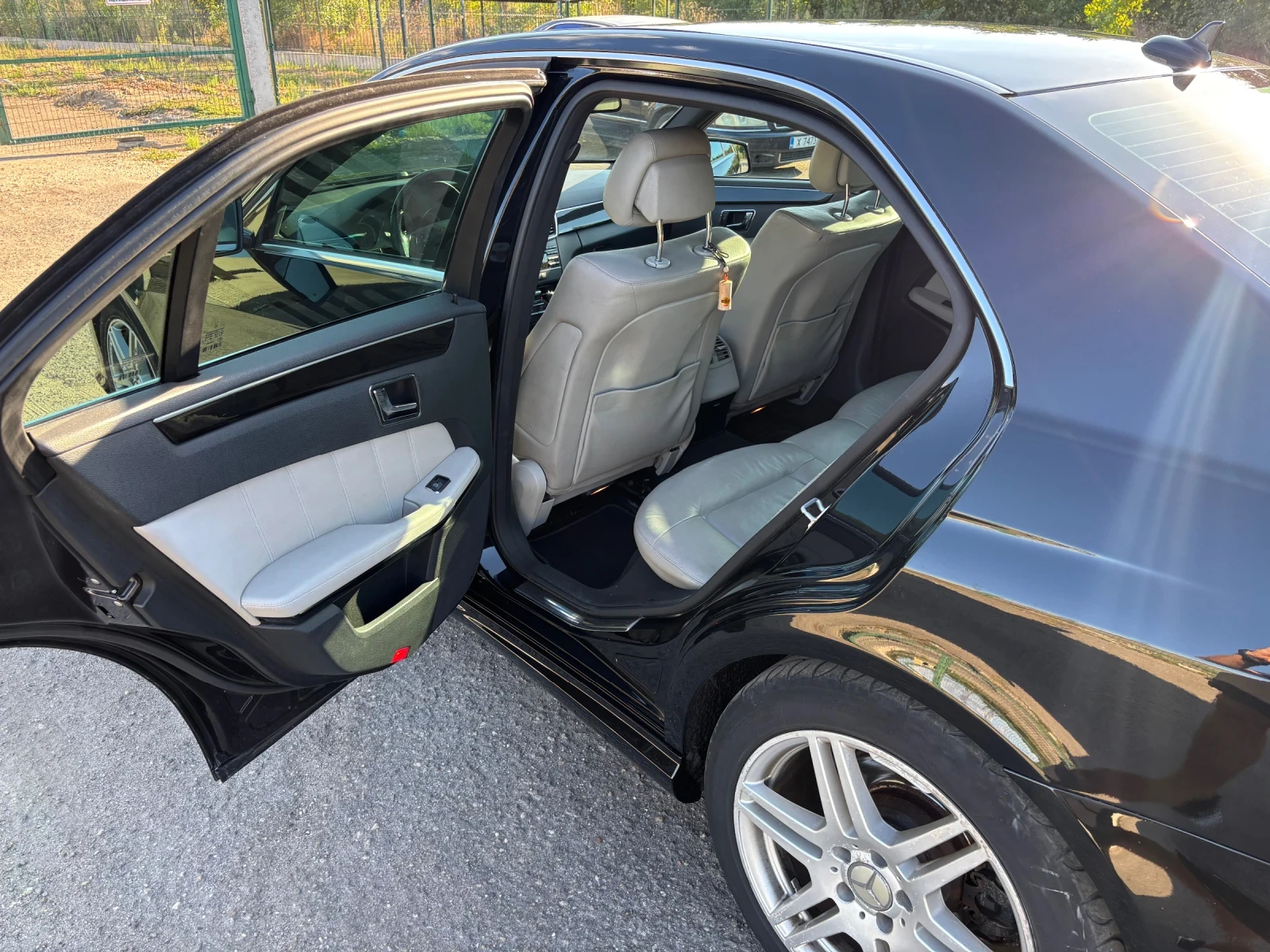 Mercedes-Benz E 250 AMG LINE, снимка 7 - Автомобили и джипове - 55700912