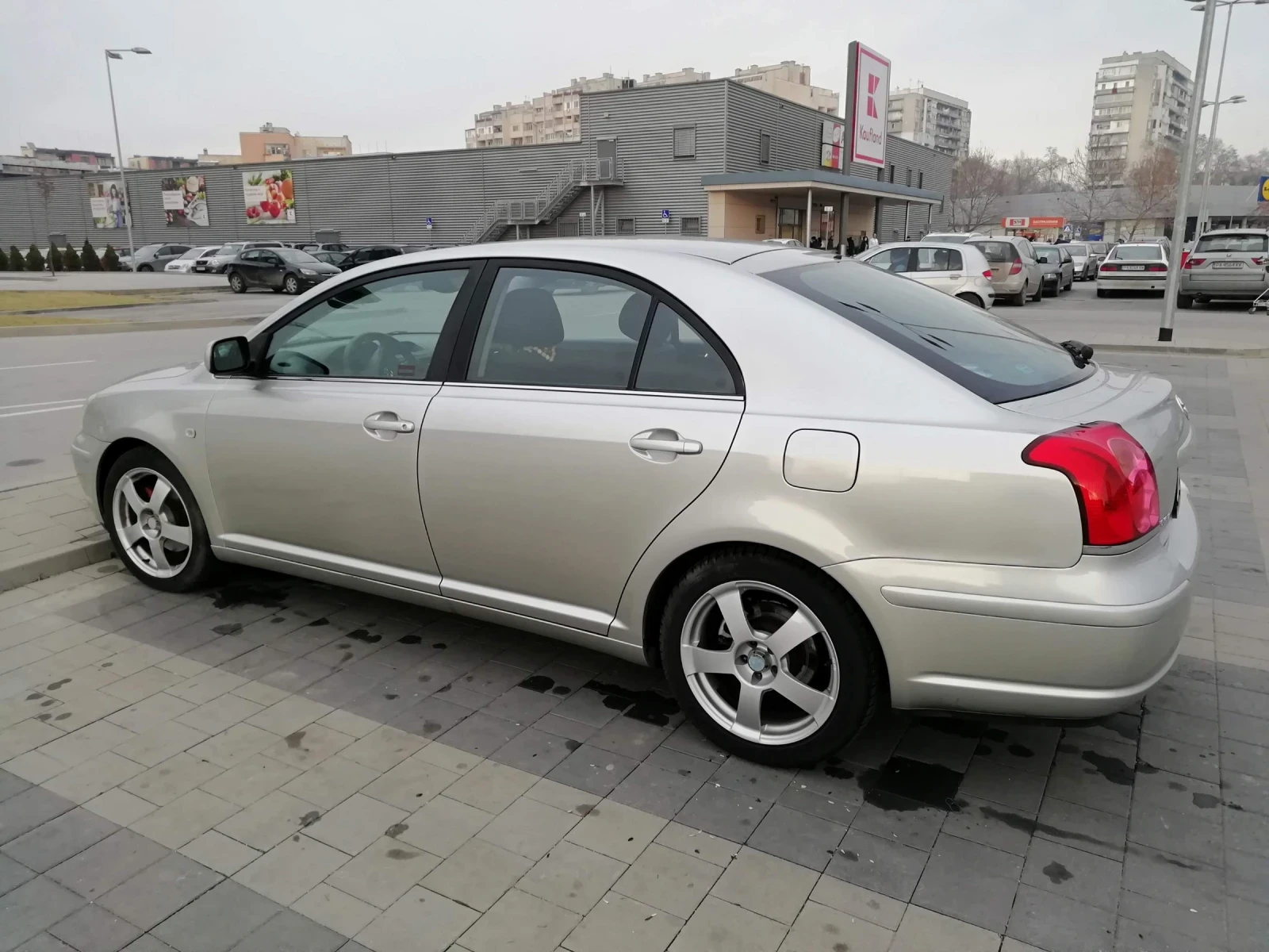 Toyota Avensis, снимка 4 - Автомобили и джипове - 55119841