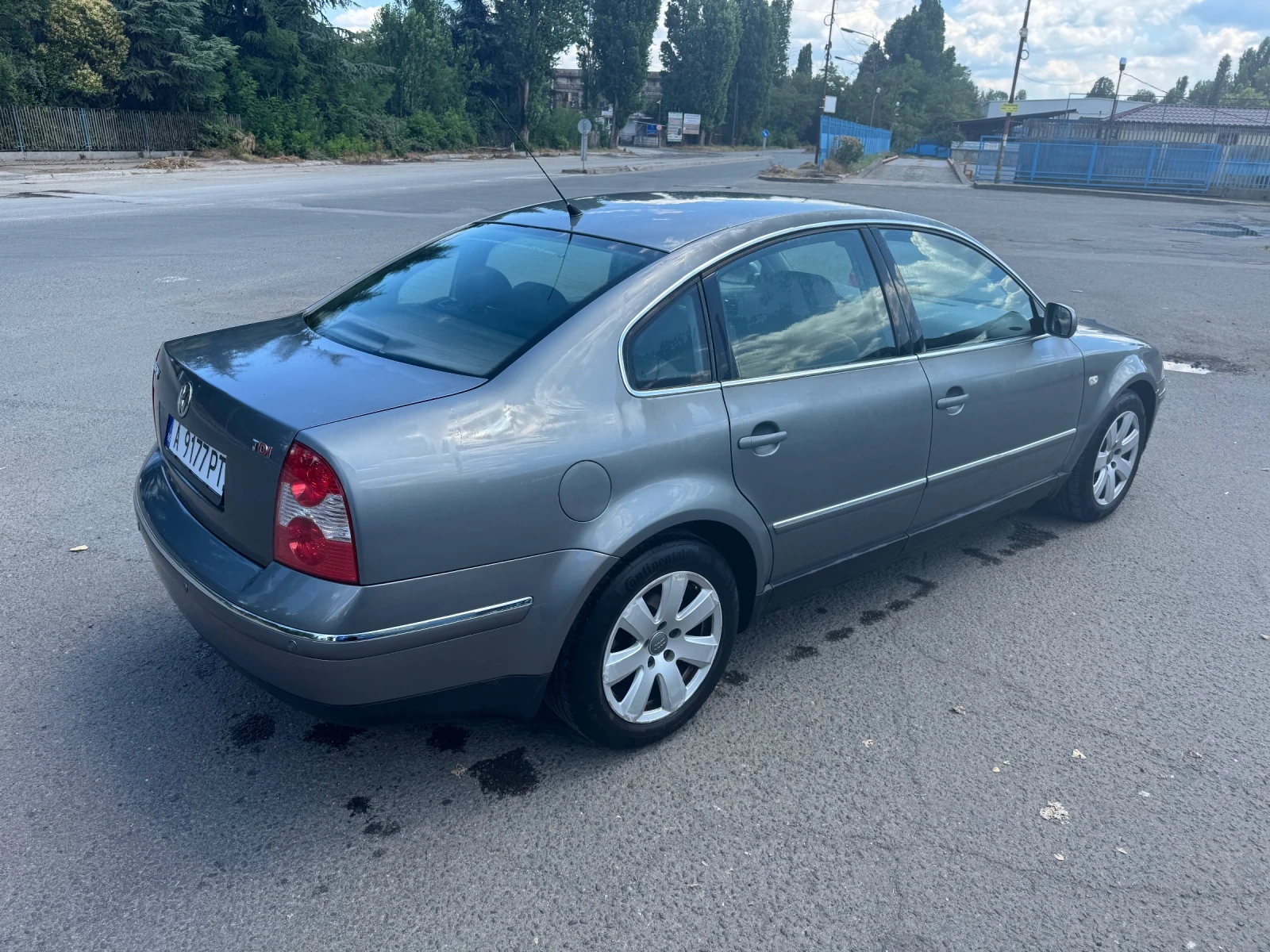 VW Passat 1.9 TDI автоматик, снимка 8 - Автомобили и джипове - 55280316