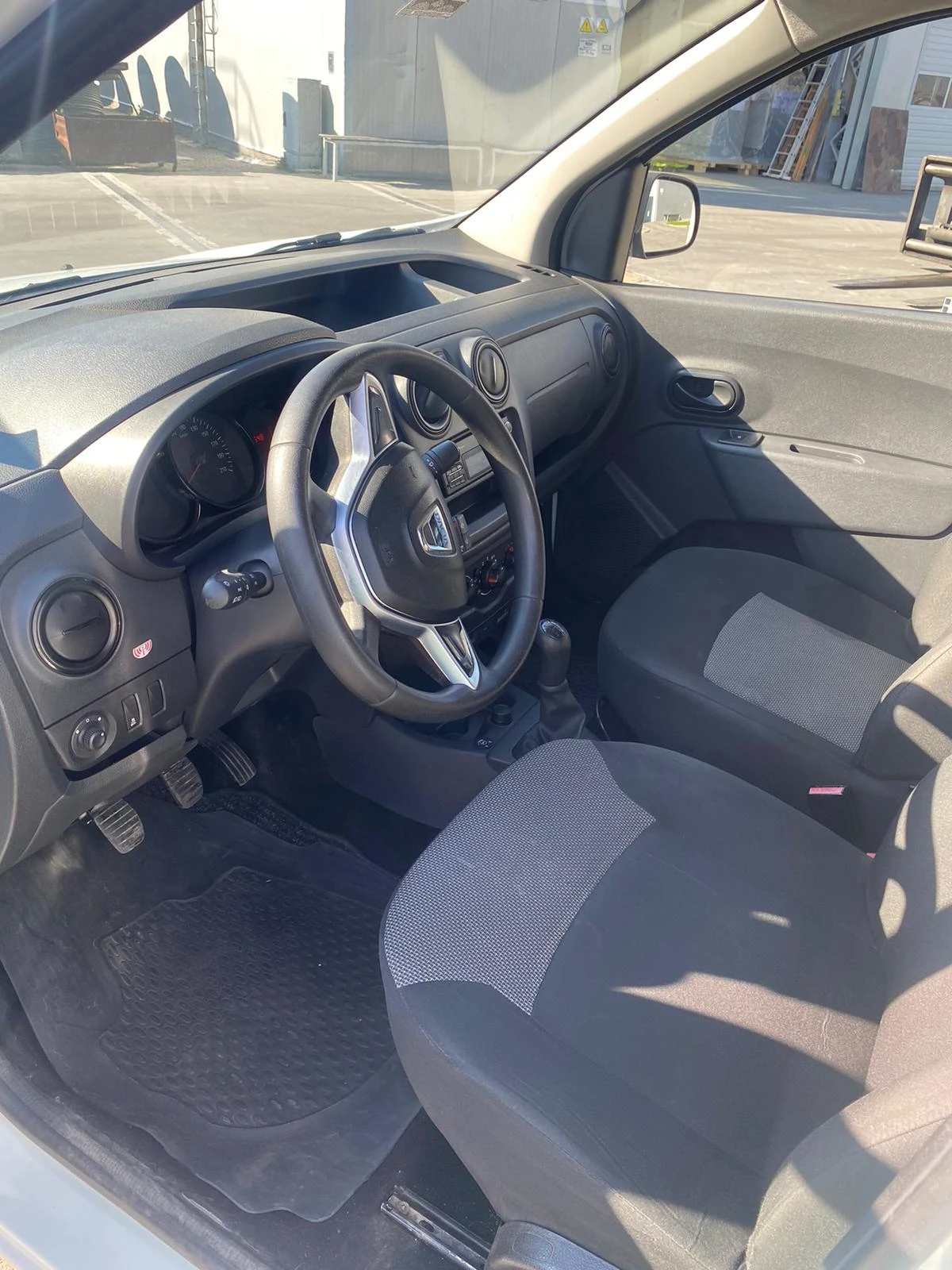 Dacia Dokker, снимка 9 - Автомобили и джипове - 55463048