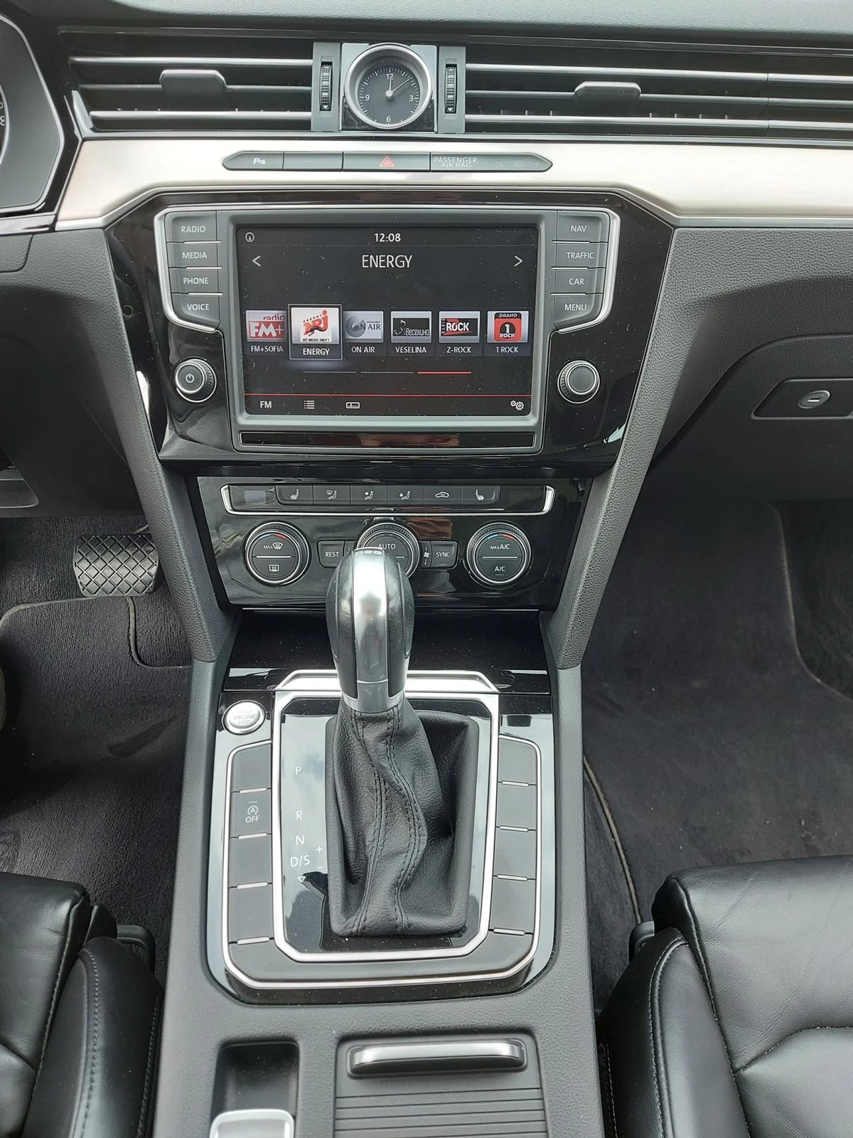 VW Passat 2.0TDI Highline, снимка 12 - Автомобили и джипове - 55512669