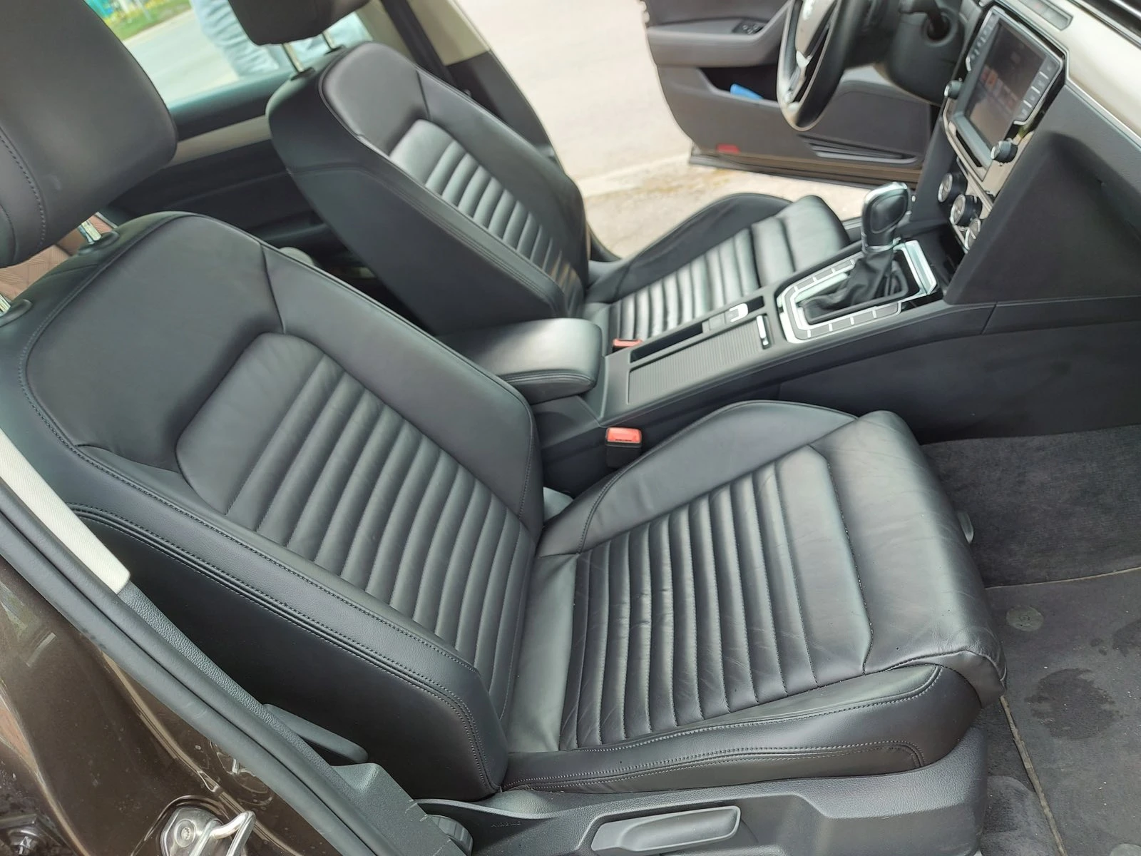 VW Passat 2.0TDI Highline, снимка 10 - Автомобили и джипове - 55512669