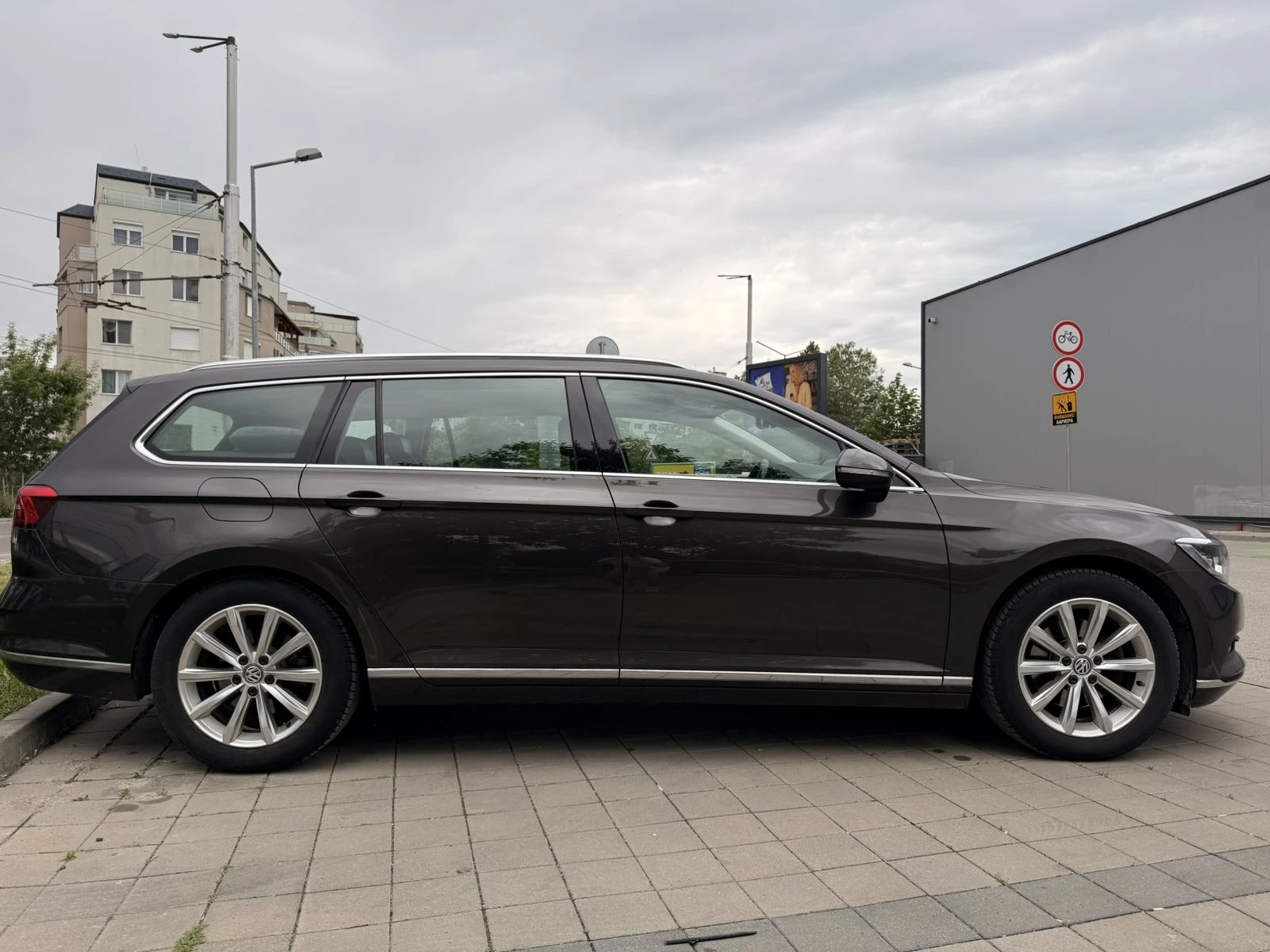 VW Passat 2.0TDI Highline, снимка 4 - Автомобили и джипове - 55512669