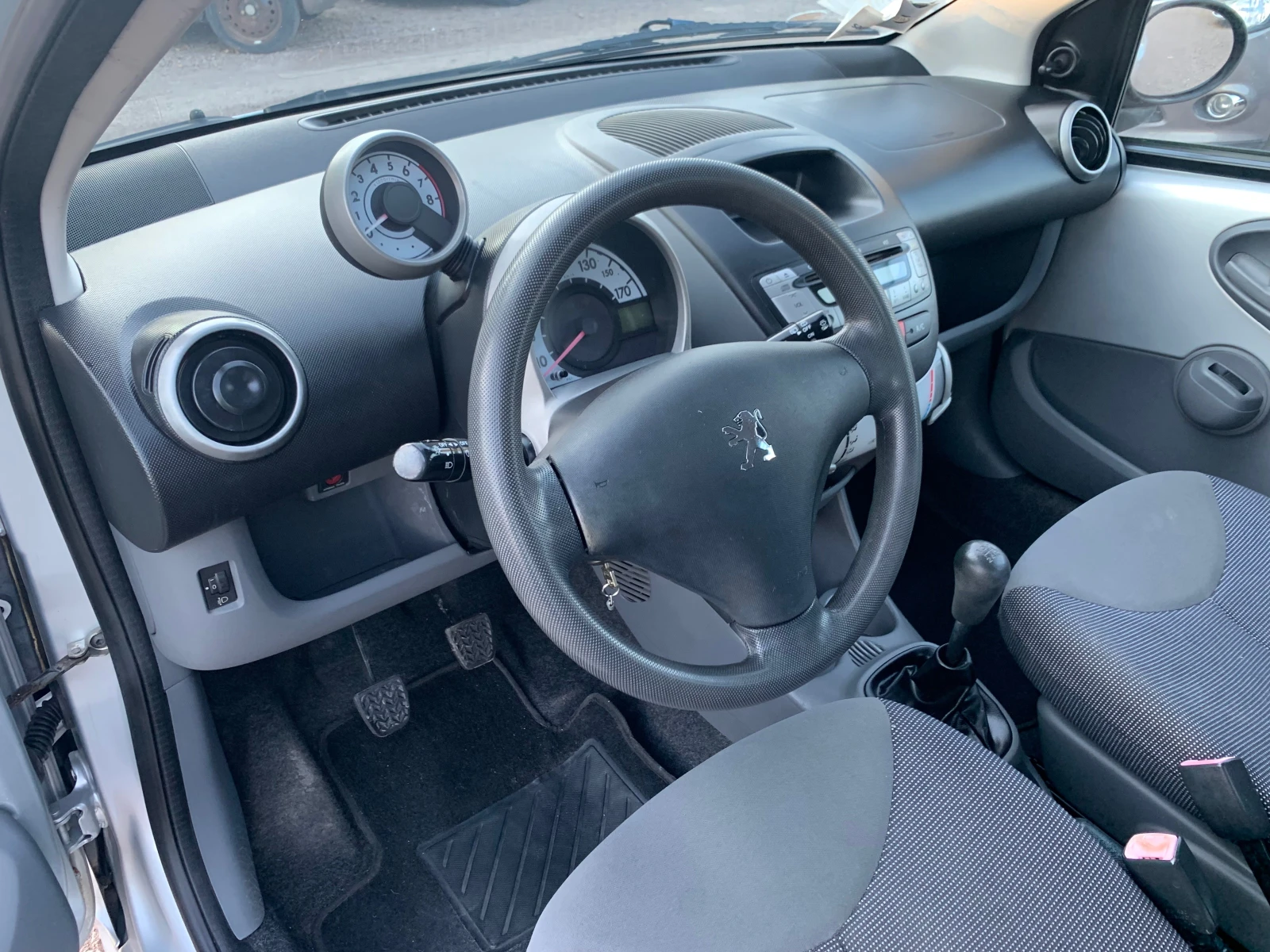 Peugeot 107 1.0i 57000км, снимка 10 - Автомобили и джипове - 55495685