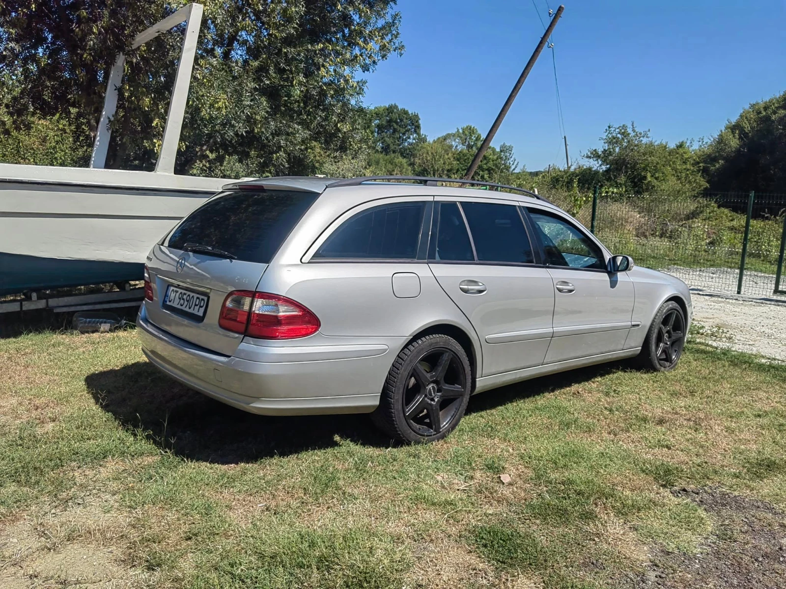 Mercedes-Benz E 220, снимка 3 - Автомобили и джипове - 55967646