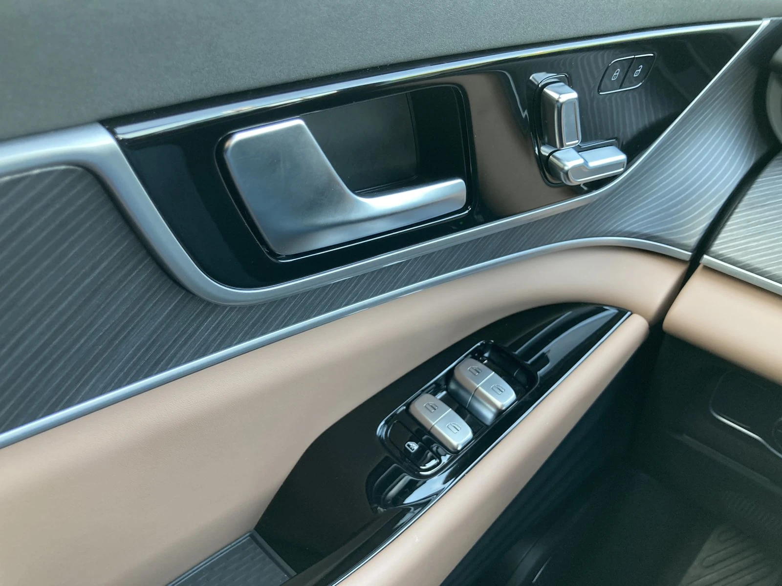 EBRO s900 PHEV Luxury 4x4 | Mobile.bg � ����������� 13