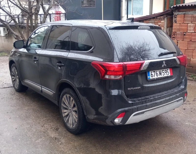 Mitsubishi Outlander 2.4SE 4x4 седем места, снимка 3 - Автомобили и джипове - 48295767