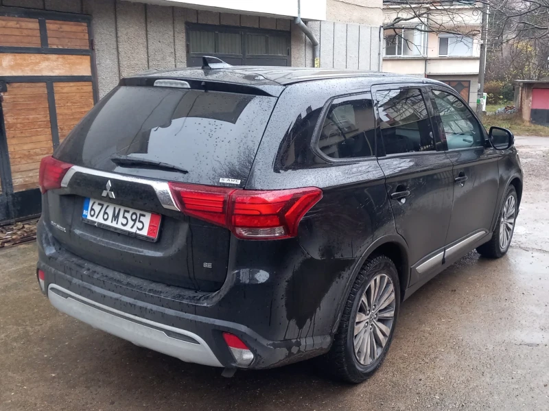 Mitsubishi Outlander 2.4SE 4x4 седем места, снимка 4 - Автомобили и джипове - 48295767