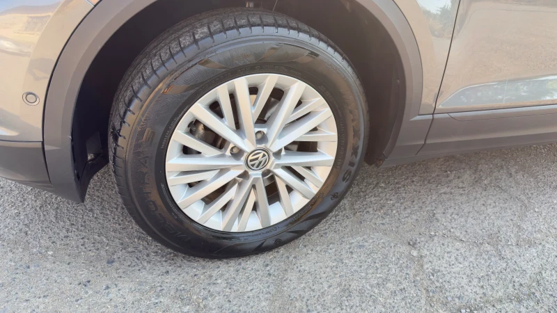 VW T-Roc, снимка 4 - Автомобили и джипове - 52407730