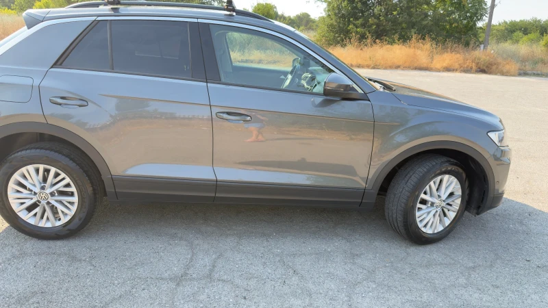 VW T-Roc, снимка 7 - Автомобили и джипове - 52407730