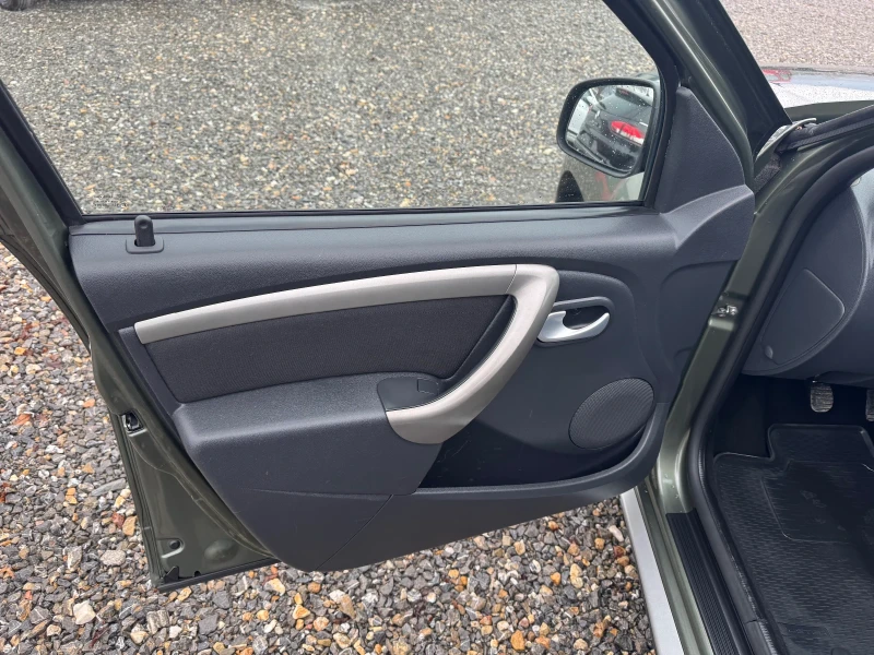 Dacia Duster 1.5DCI 4x4, снимка 14 - Автомобили и джипове - 53013580