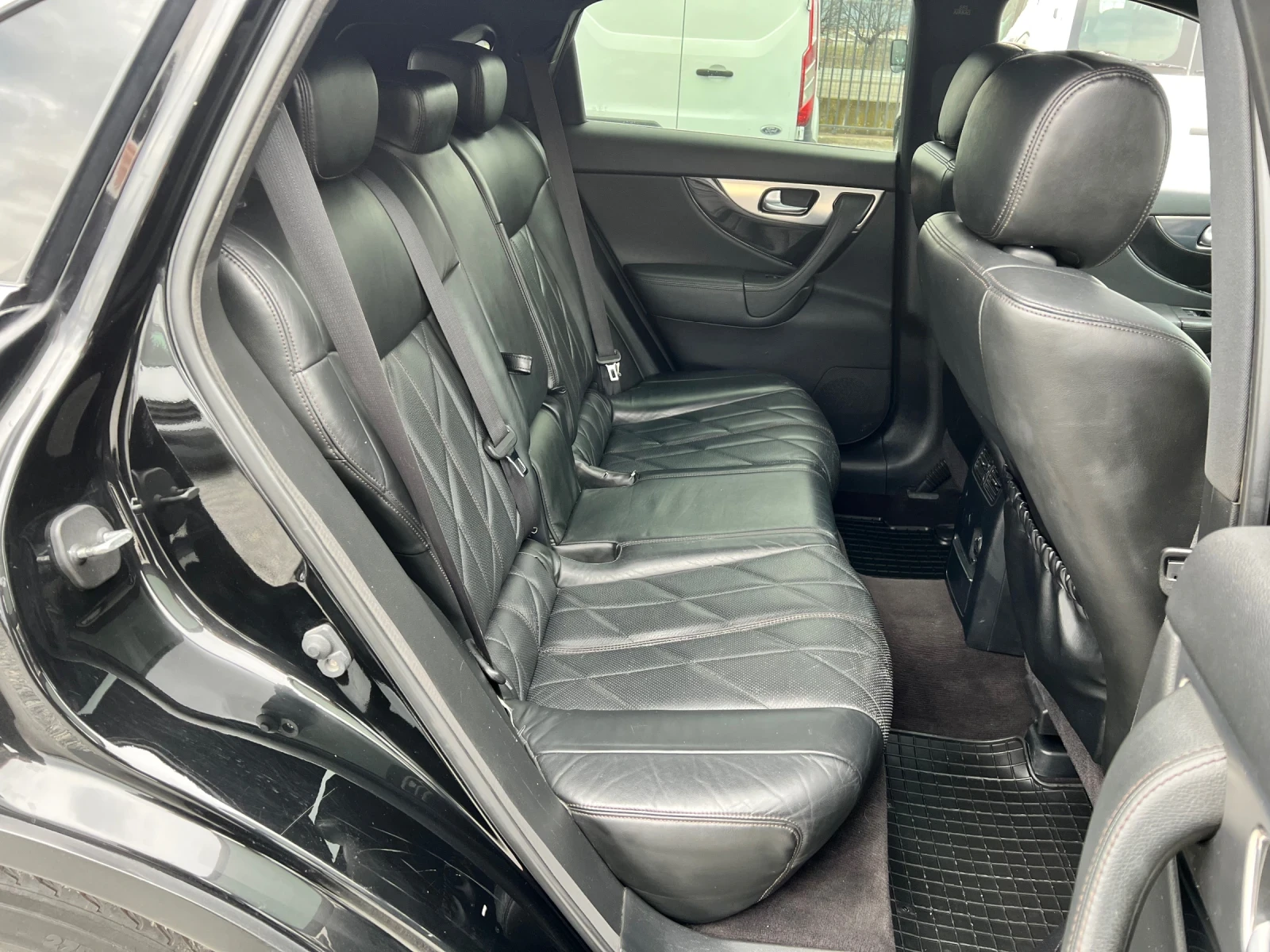 Infiniti Fx 30 Дистроник/360/обдухване/4x4, снимка 11 - Автомобили и джипове - 53724154