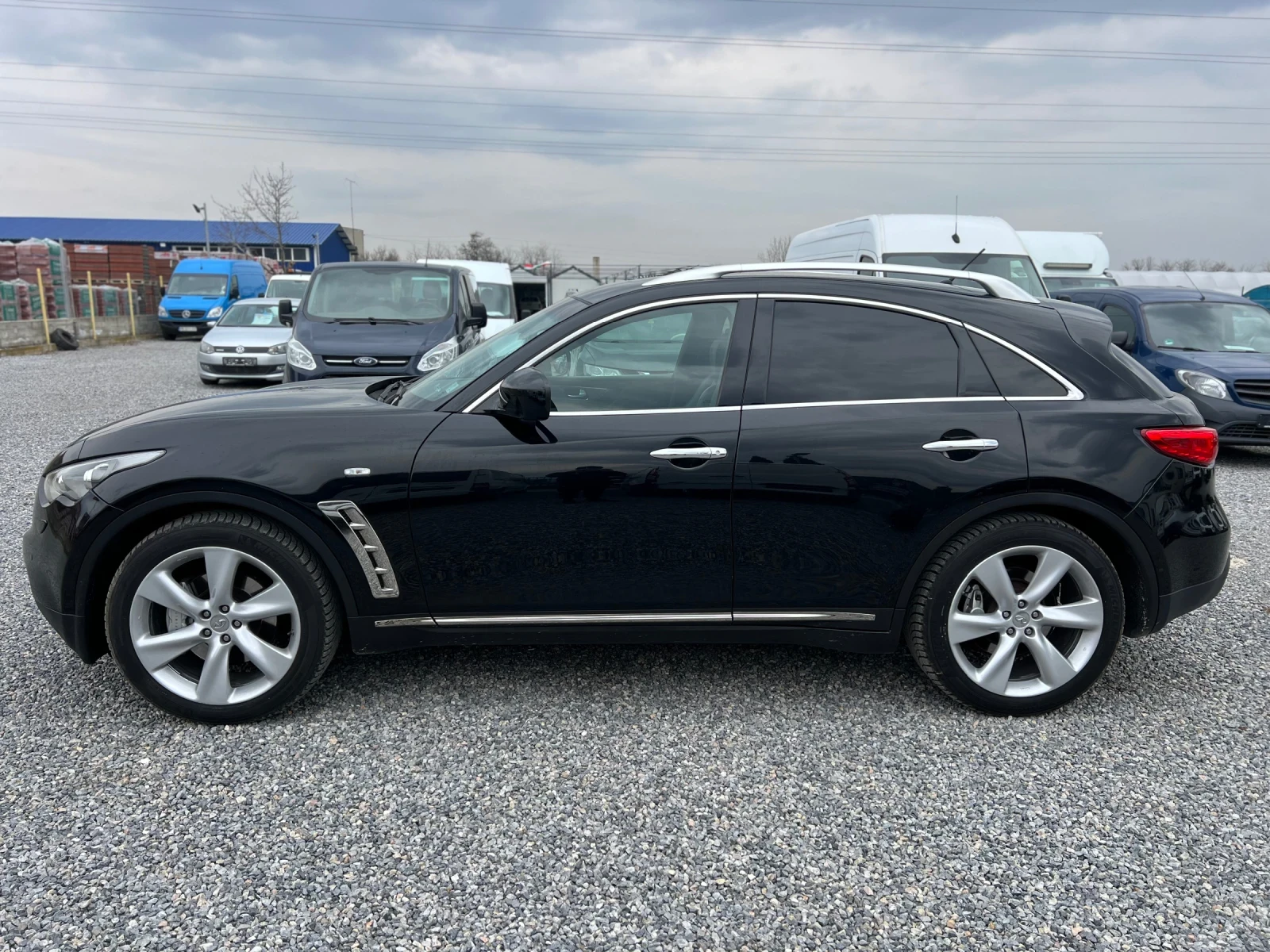 Infiniti Fx 30 Дистроник/360/обдухване/4x4, снимка 3 - Автомобили и джипове - 53724154