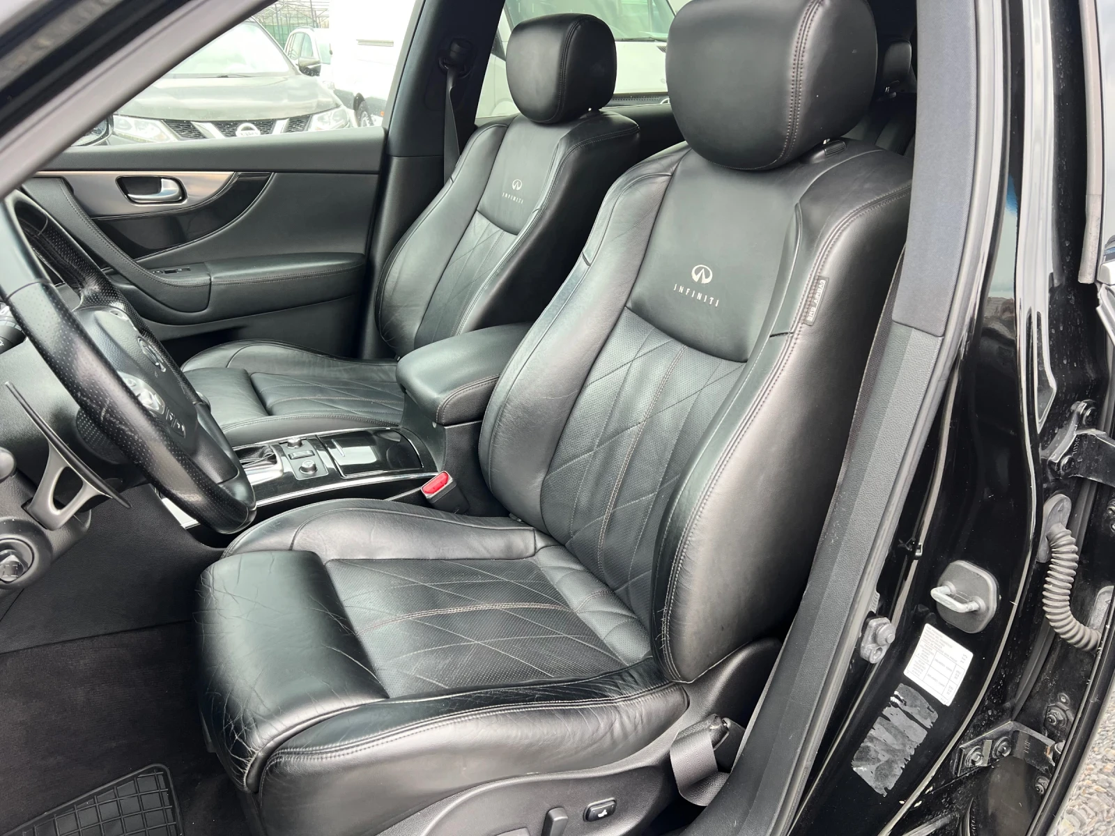 Infiniti Fx 30 Дистроник/360/обдухване/4x4, снимка 7 - Автомобили и джипове - 53724154