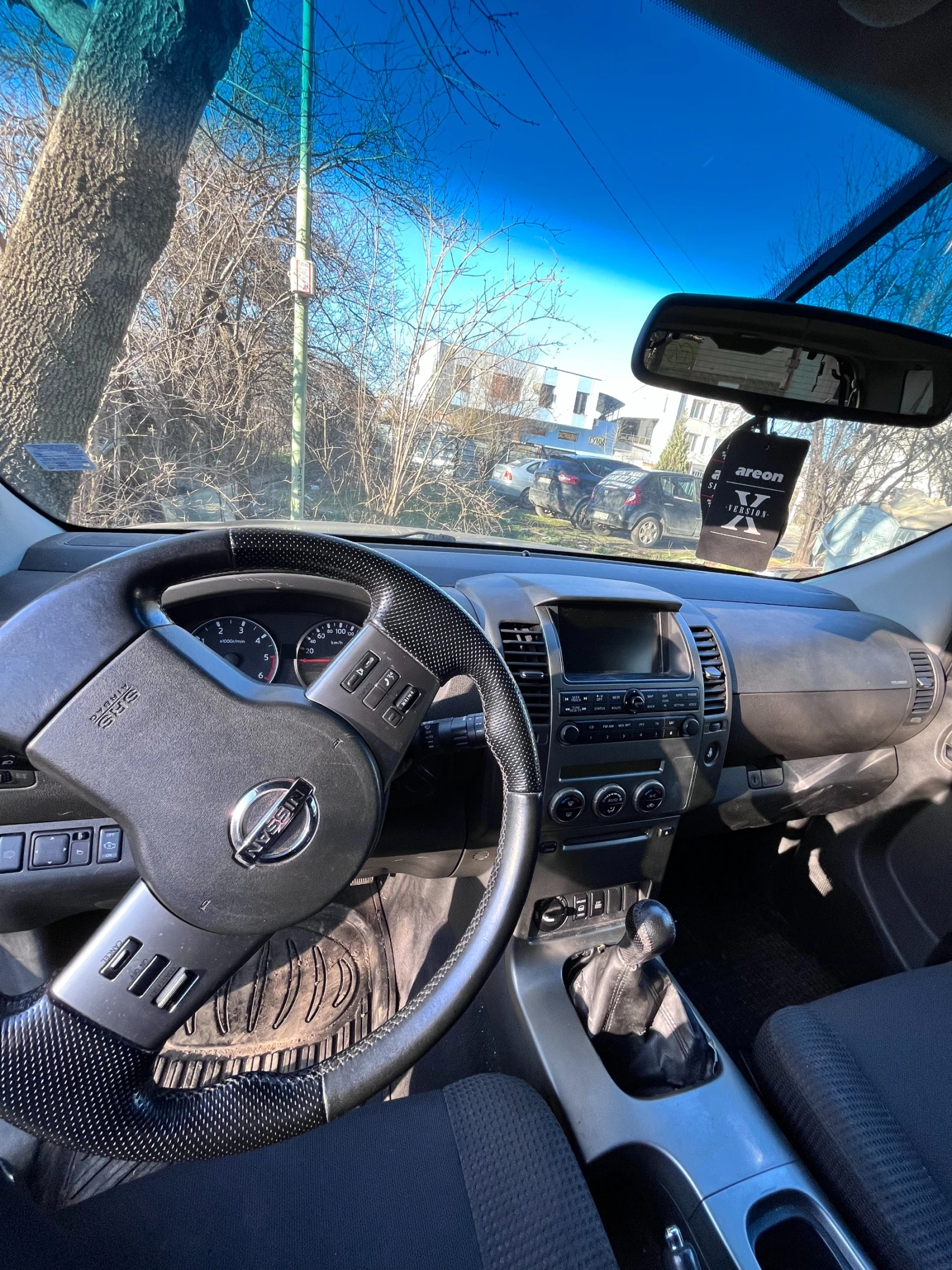 Nissan Pathfinder, снимка 4 - Автомобили и джипове - 54560544