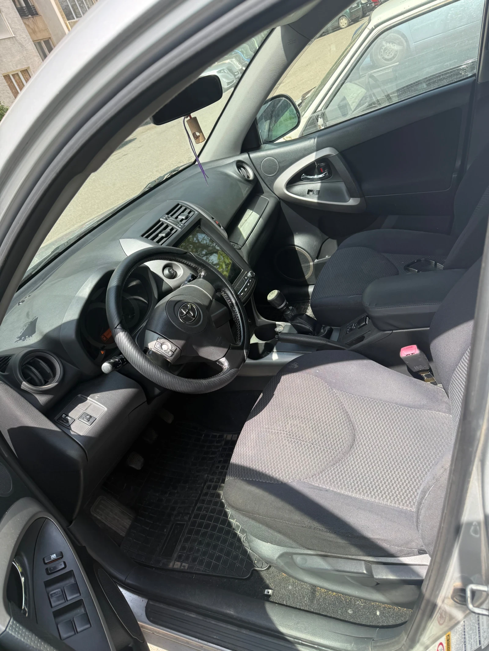 Toyota Rav4 2.2 D4D, снимка 10 - Автомобили и джипове - 55350001
