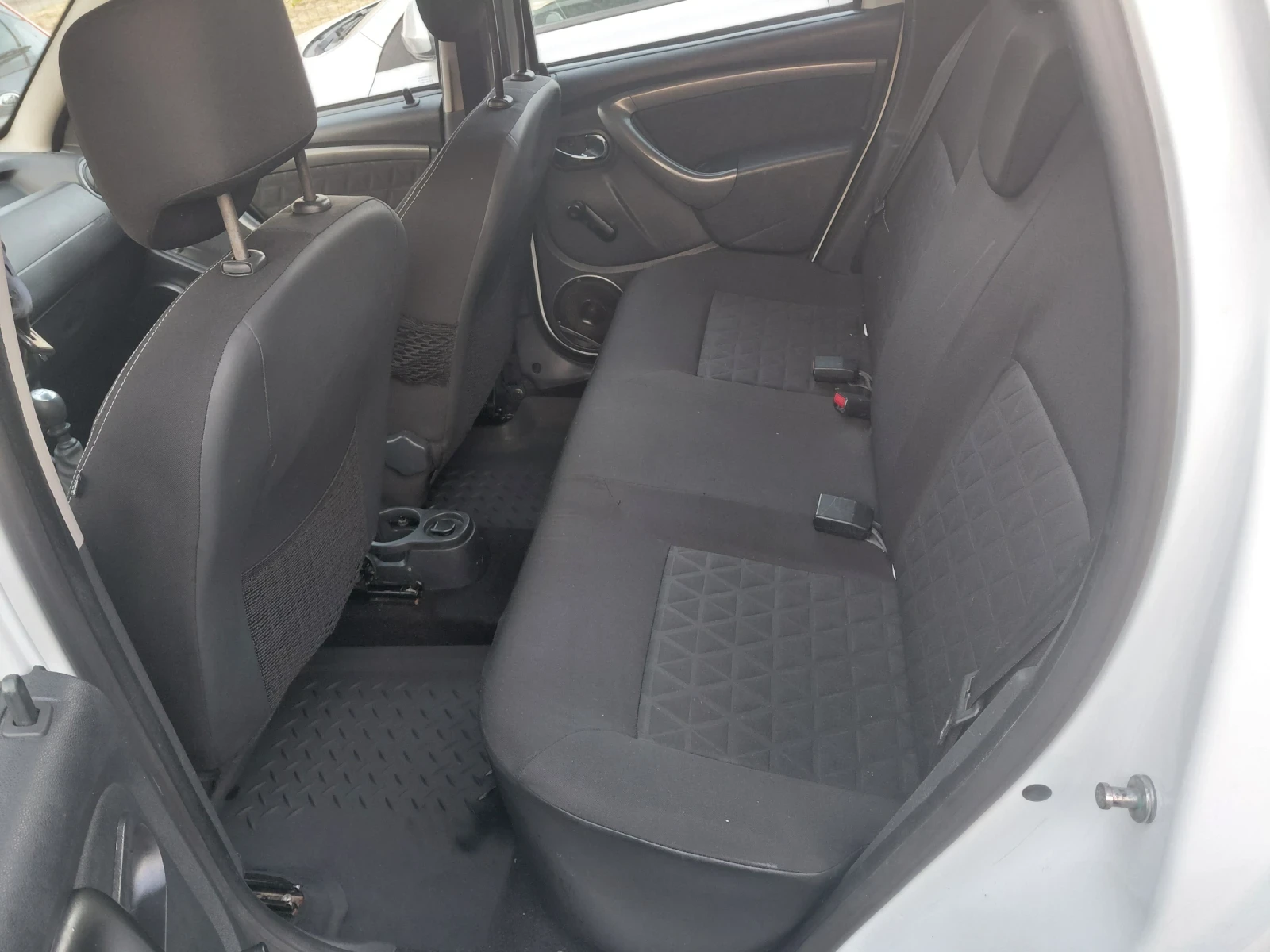 Dacia Duster 1.5dCi 4x4, снимка 12 - Автомобили и джипове - 55629483