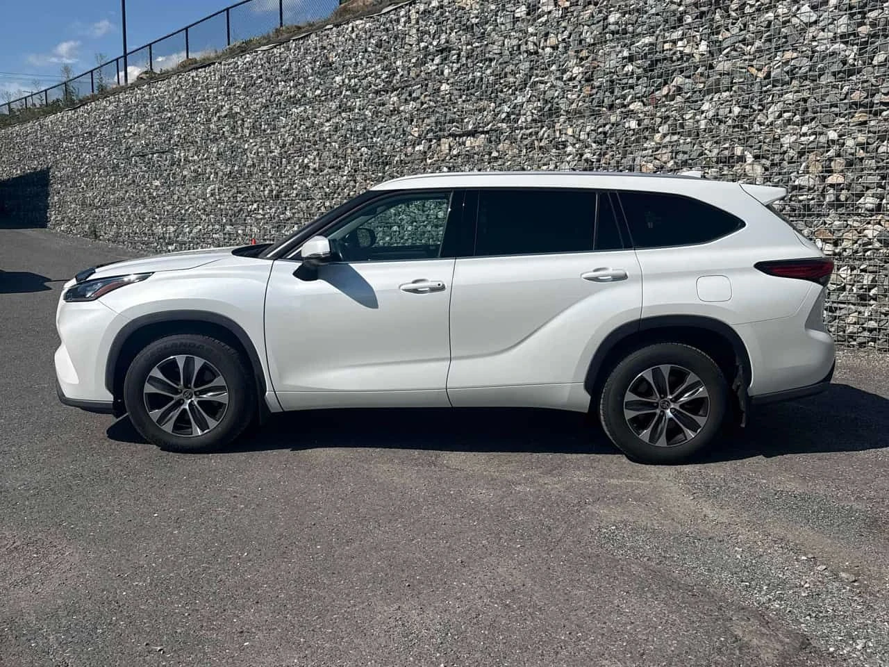 Toyota Highlander * XLE * CARFAX * ОПЦИЯ ЗА ФИНАНСИРАНЕ, снимка 2 - Автомобили и джипове - 55631823