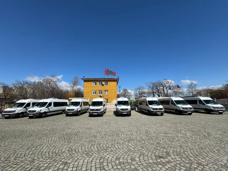 VW Crafter, снимка 9 - Бусове и автобуси - 47383160