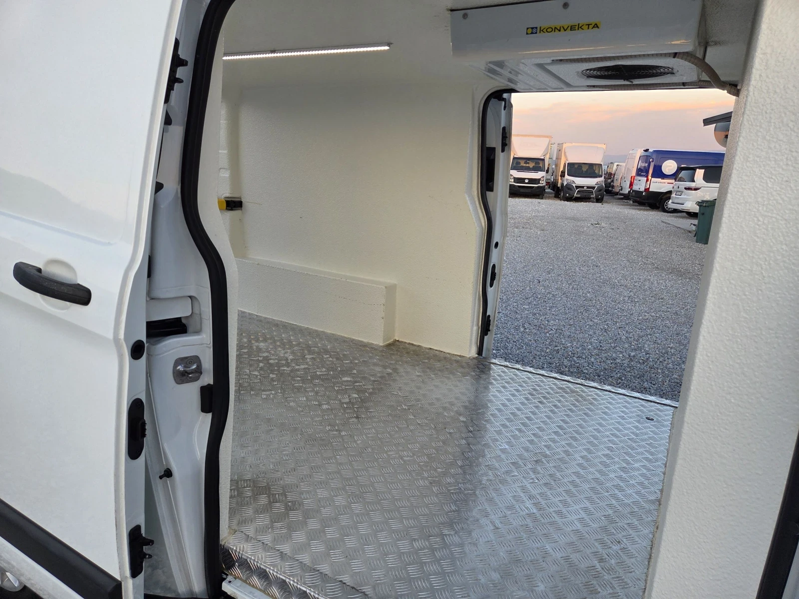 Ford Transit ХЛАДИЛЕН, ЕВРО 6, ДВЕ СТРАНИЧНИ, КЛИМА - изображение 10