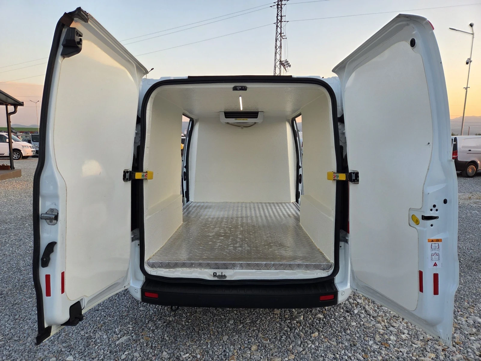 Ford Transit ХЛАДИЛЕН, ЕВРО 6, ДВЕ СТРАНИЧНИ, КЛИМА - изображение 9