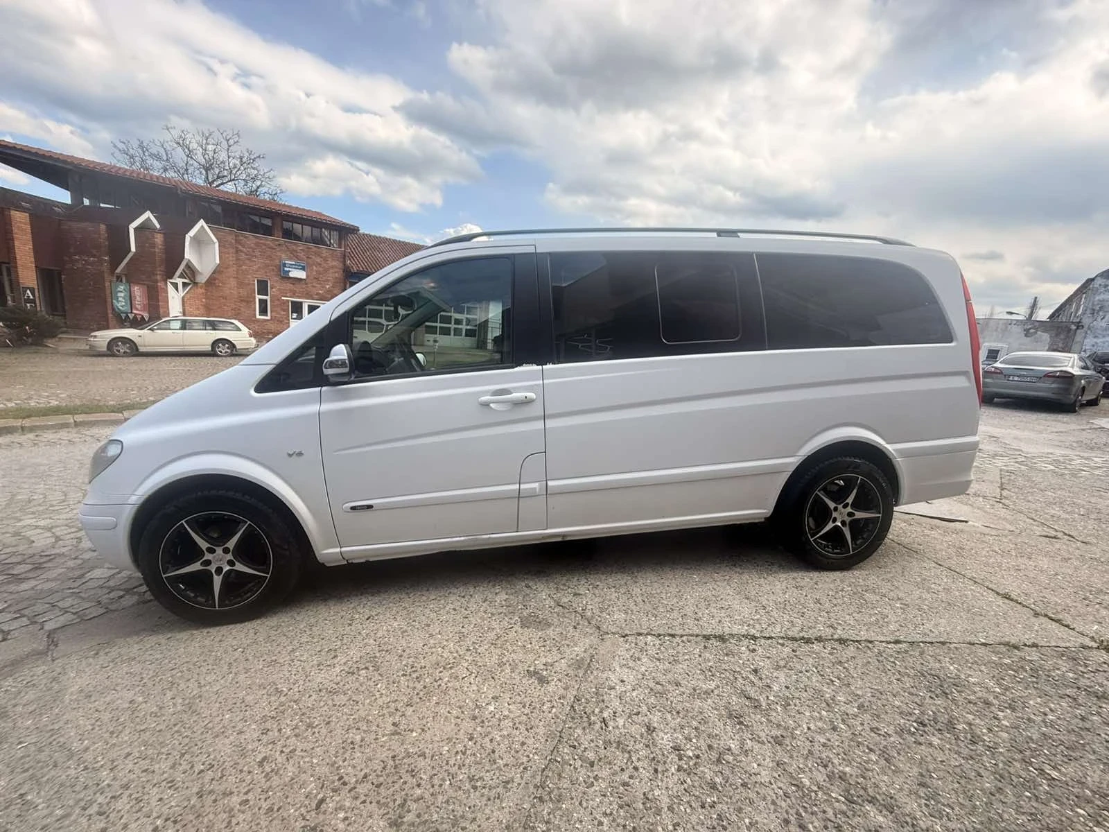 Mercedes-Benz Viano, снимка 11 - Бусове и автобуси - 56750981