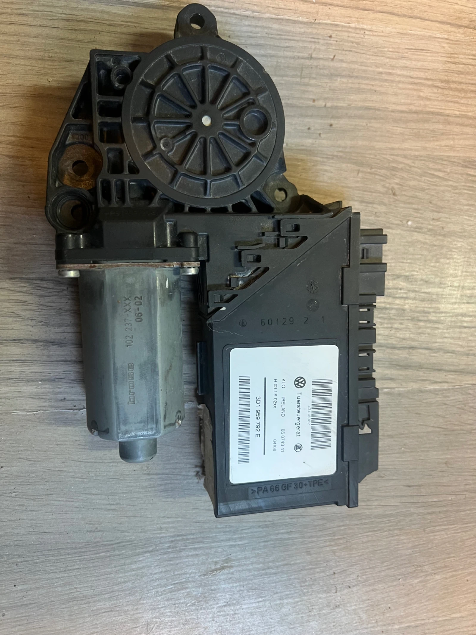 3D1959792E    . VW TOUAREG 3D1 959 792 E  102237-XXX | Mobile.bg   2