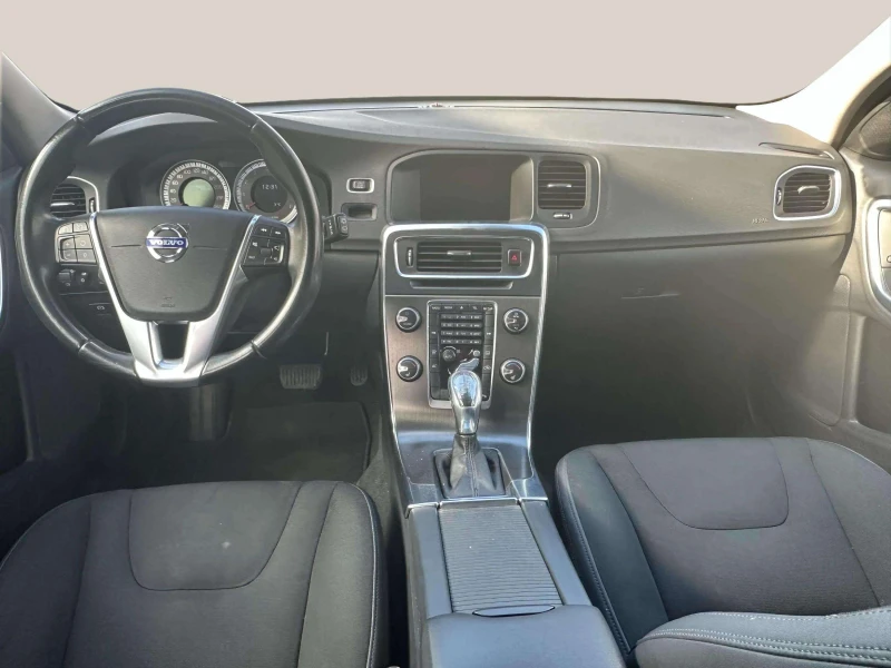 Volvo V60 1.6 Т3, снимка 4 - Автомобили и джипове - 48384439