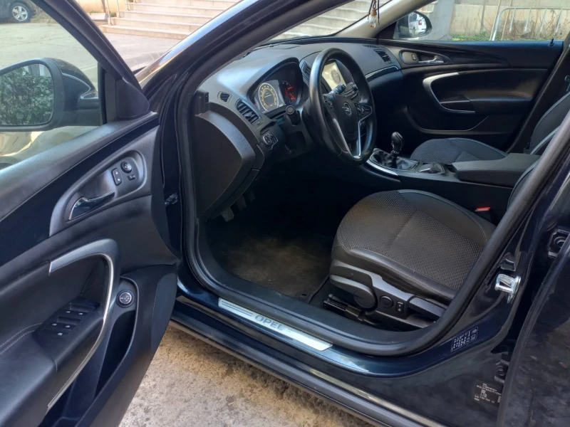 Opel Insignia, снимка 6 - Автомобили и джипове - 53274956