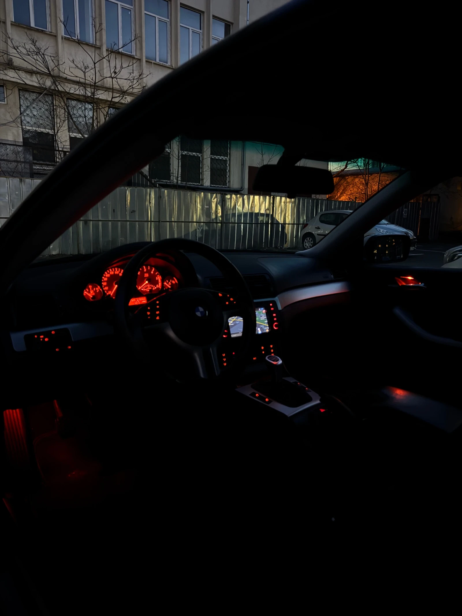 BMW 330, снимка 12 - Автомобили и джипове - 53991648